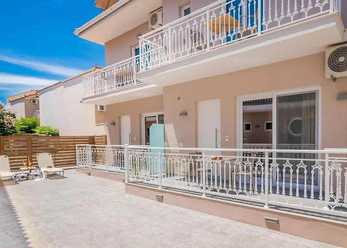 Nikos & Maria Ii * 라가나스