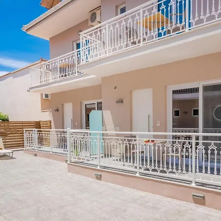 Nikos & Maria Ii * 라가나스