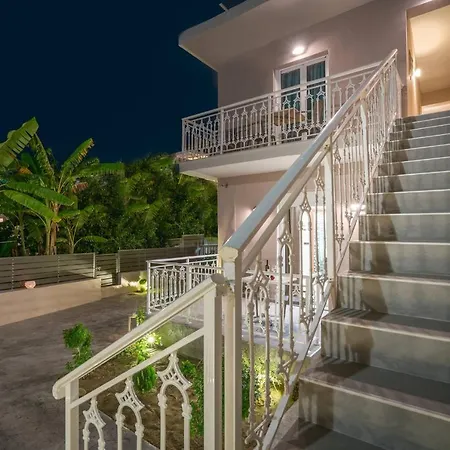 Nikos & Maria Ii Apartment